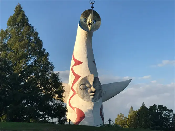 岡本太郎はどんな人生を送った？岡本太郎の芸術観や残した名言も紹介！ | アートリエメディア | アートの販売・レンタル-ARTELIER(アートリエ)