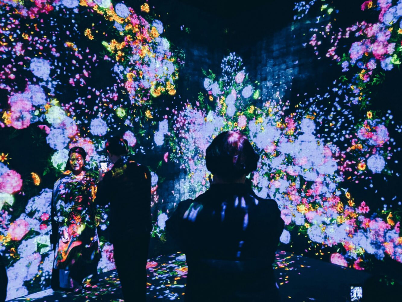 デジタルアートとは？種類や歴史、有名アーティストについて解説します！ | アー …