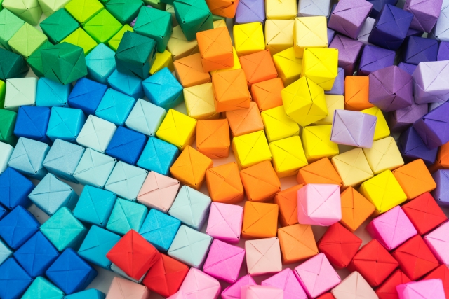 折り紙で作られた立方体