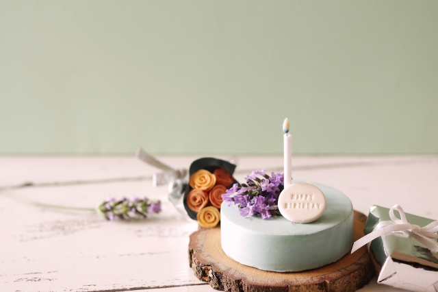 夏のバースデーケーキのミニチュア