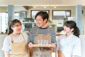 レストランに飾る絵画（アート）の選び方とおすすめの作品7選！｜絵を飾る7つのメリットも解説