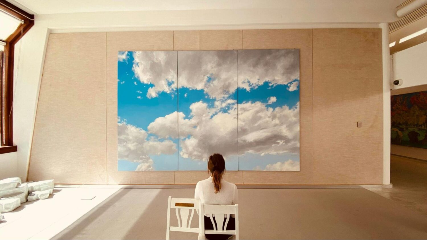 大きい絵画を飾るメリット|サイズの選び方や飾り方も解説